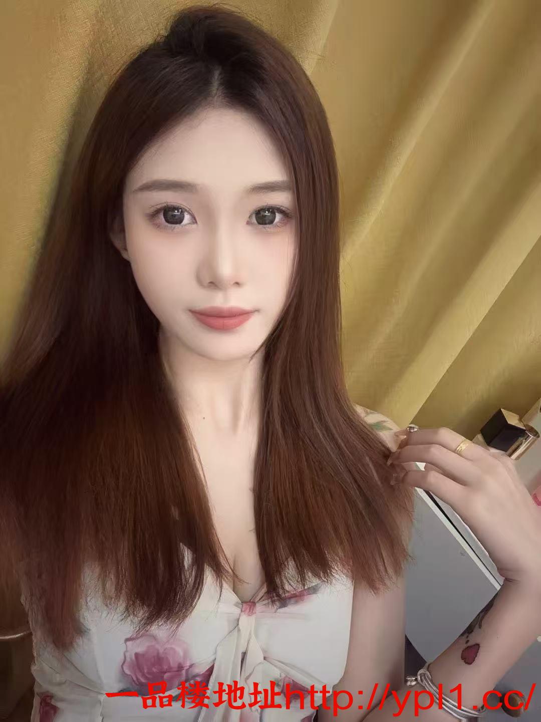 粉嫩小妹