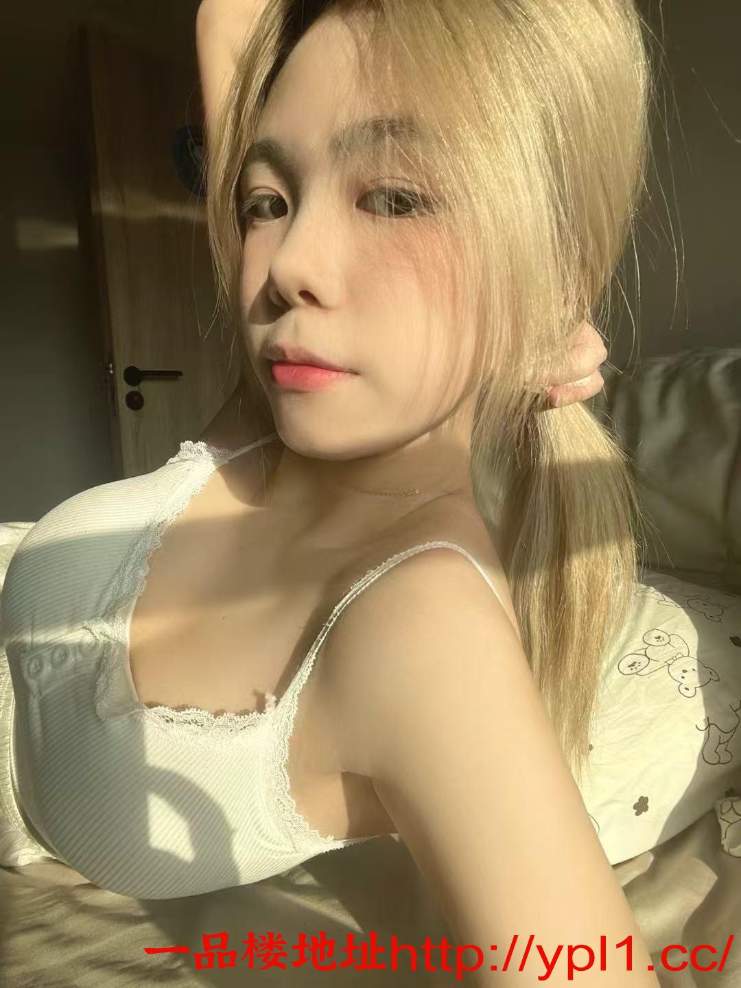 丰满制服诱惑粉逼