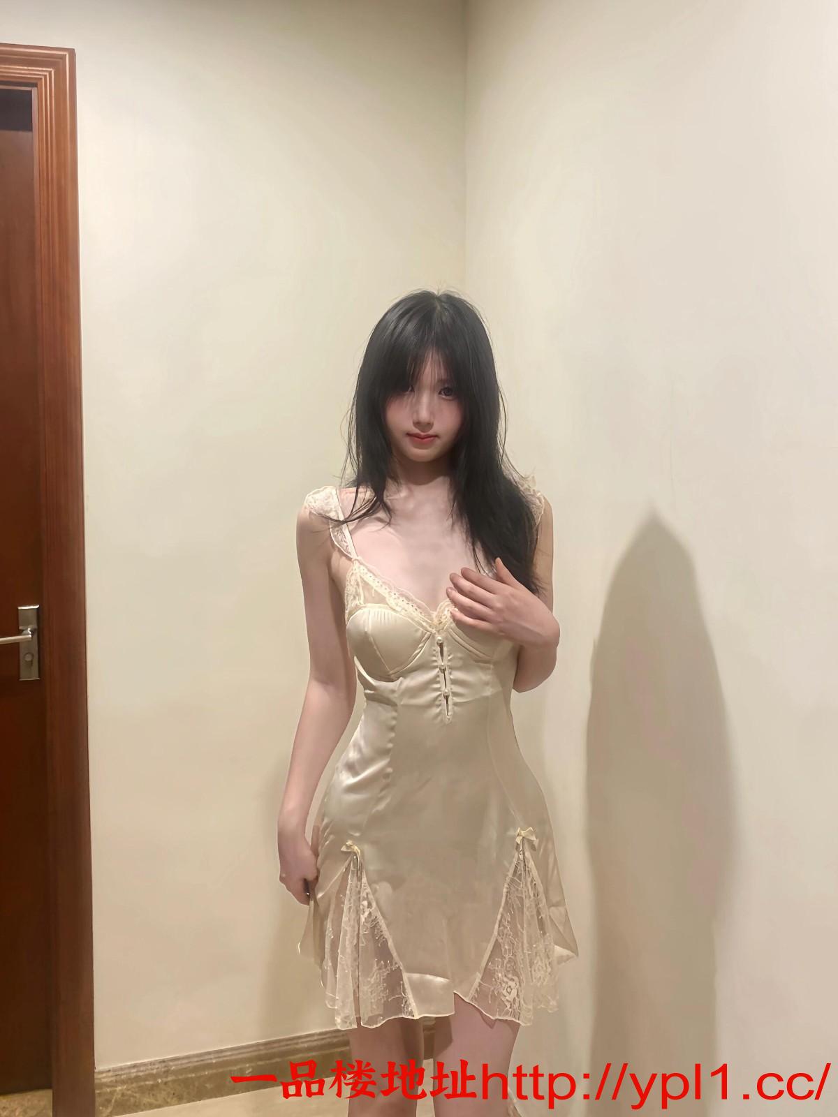 04年极品嫩妹身材火辣逼粉水多