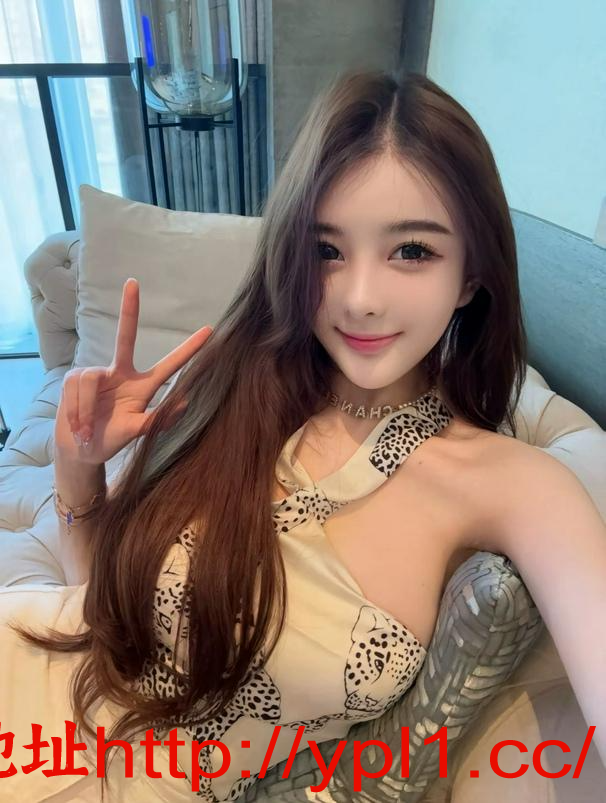 性感丰满美女粉嫩逼紧多水